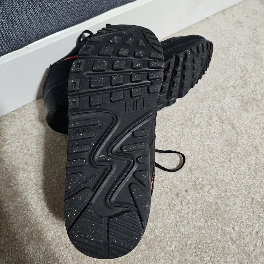​Nike Air Max 90 GS Black Red 6Y